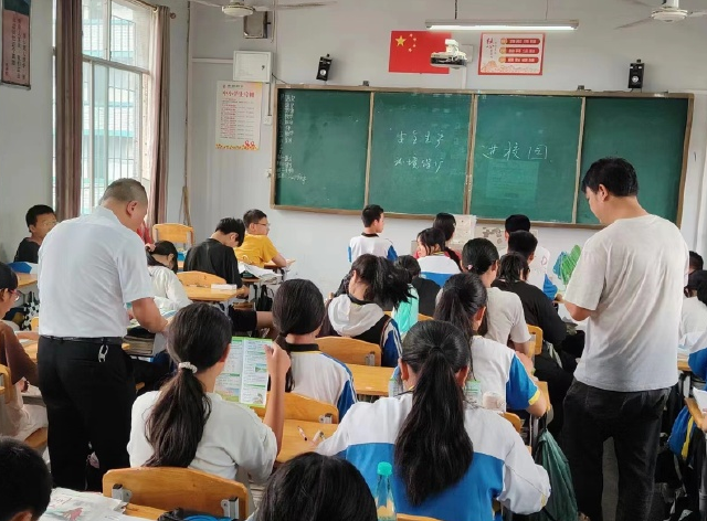 分层分类丰厚多样的选修课程形成体现校园办学特色的课程系列 分层分类丰厚多样的选修课程形成体现校园办学特色的课程系列