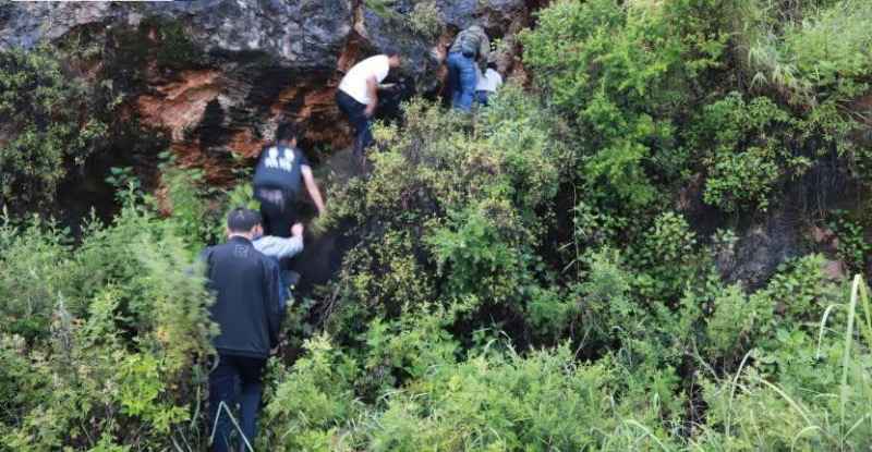 丽江3岁男童被抱走惊魂45小时:距家数百米多人目睹,山洞寻回