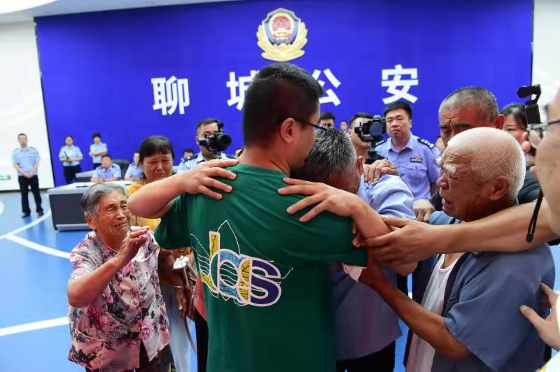 郭刚堂寻子案背后:人口买卖案件中如何考量养父母的罪与罚?